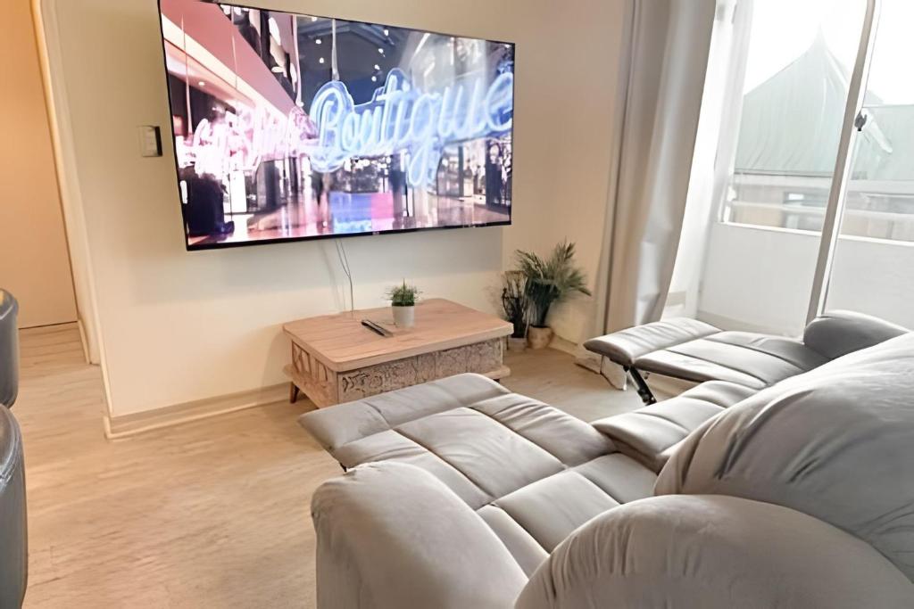 Cozy Central Apartment with Great Connectivity - 5