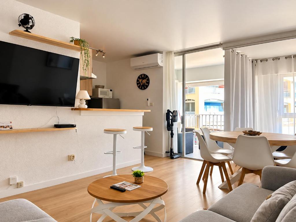 Climatisé et Spacieux avec Terrasse, Centre Port et Proche Mer - 6 Personnes - 2