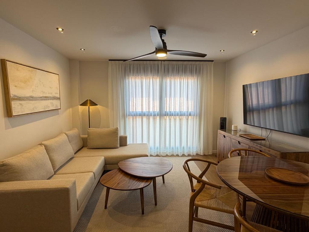 New Spacious 2BR Apartment - Las Canteras Beach - Side Sea View - 2 Bathrooms - AC - Parking - 3