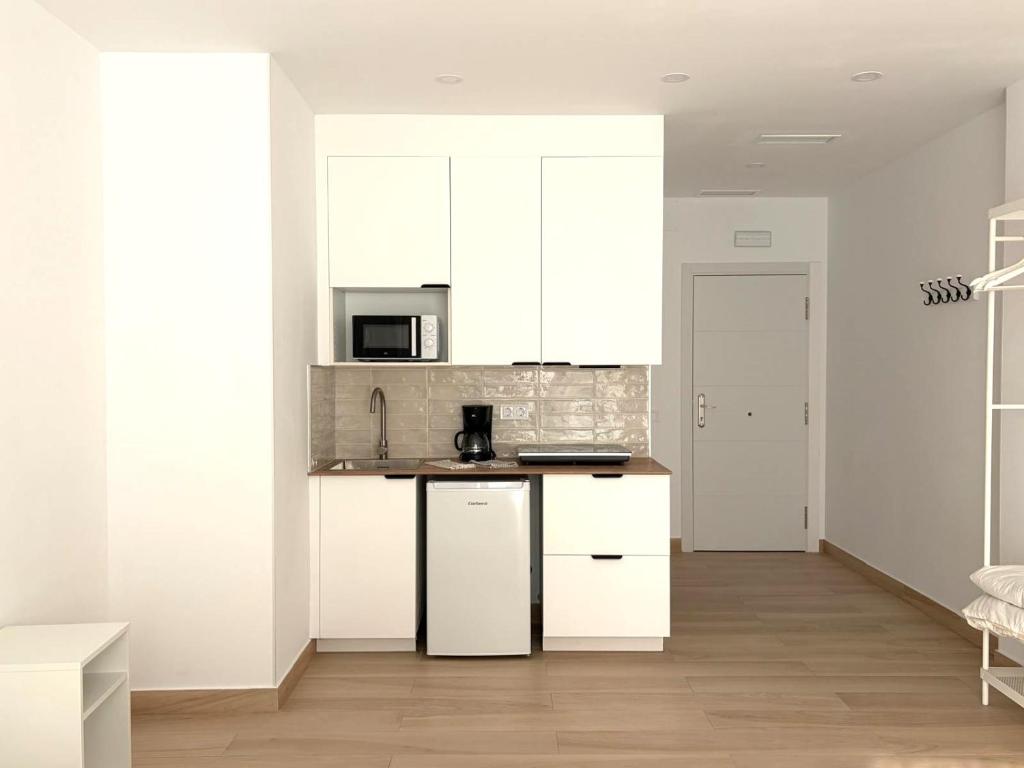 White & Center - 5