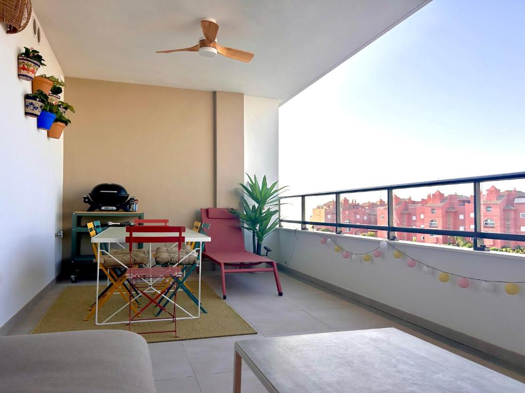 Newly built, colorful apartment with sea views - 3