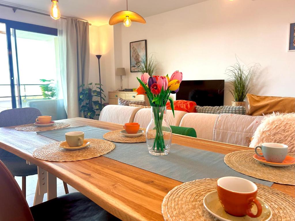 Newly built, colorful apartment with sea views - 4