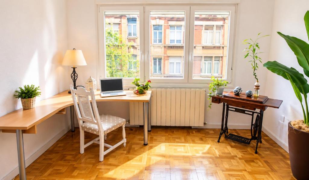 "El rincon del pintor"Enorme piso a junto a Laurel ascensor By Apartamentos Logrono - 2