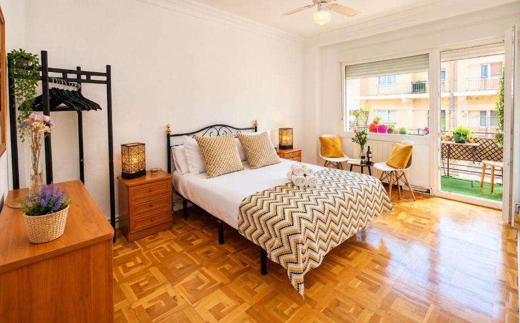 "El rincon del pintor"Enorme piso a junto a Laurel ascensor By Apartamentos Logrono - 3