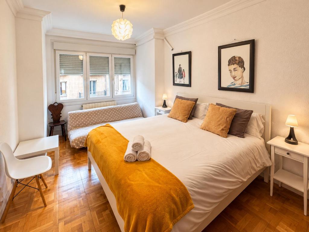 "El rincon del pintor"Enorme piso a junto a Laurel ascensor By Apartamentos Logrono - 1