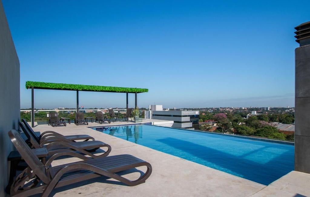 Fully Equipped Apt Pool & Workspace City Views - 1