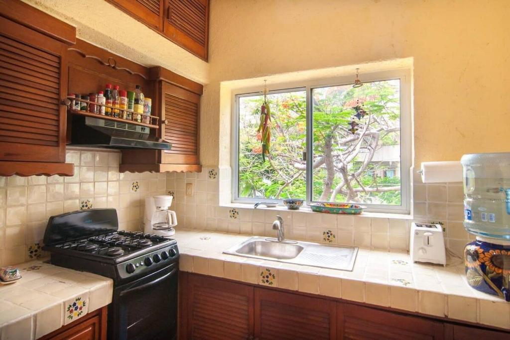 Charming authentic Mexico-Walk to beach & 5th Ave! - 5