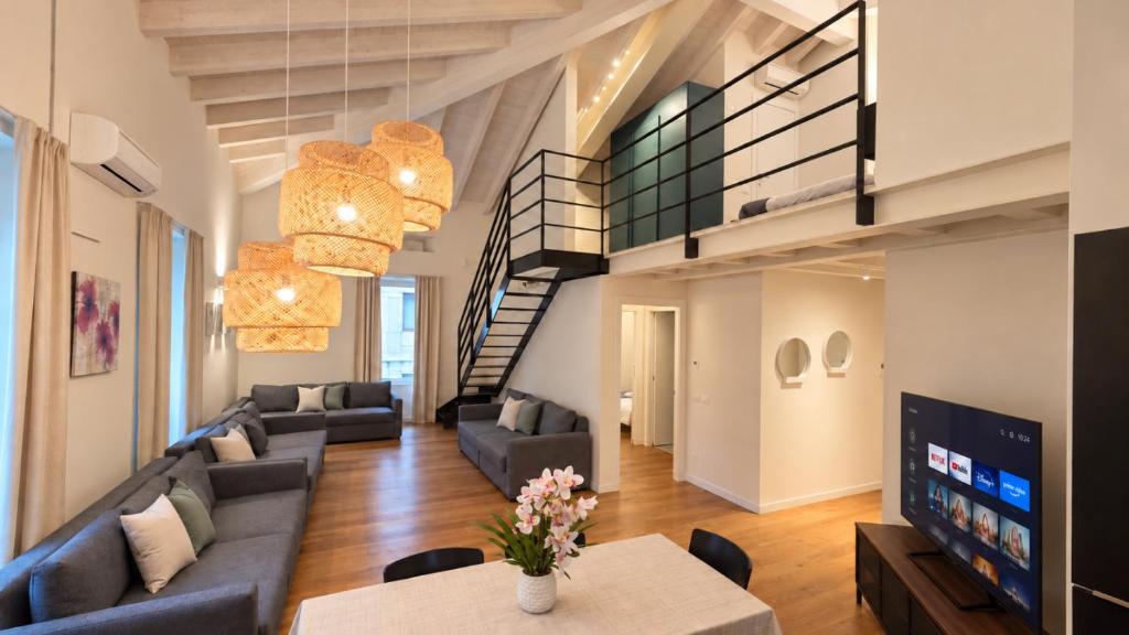 Suite 38 - 2