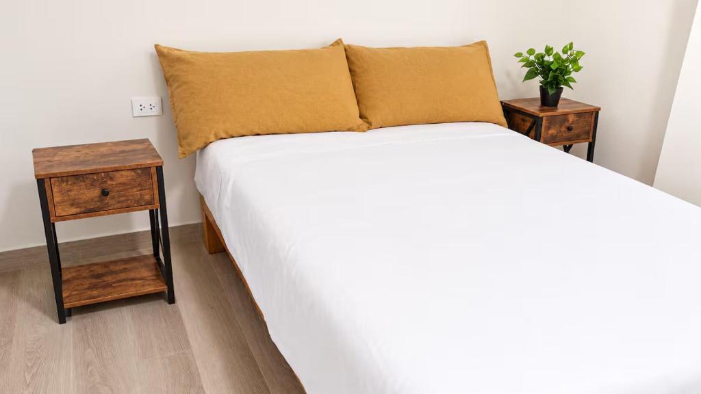 Miraflores Comfort Room - 1