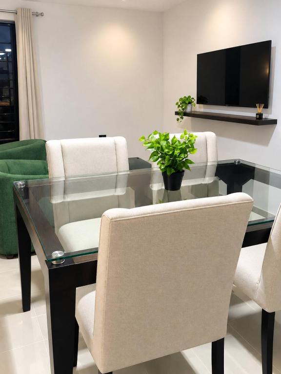 Miraflores Comfort Room - 2