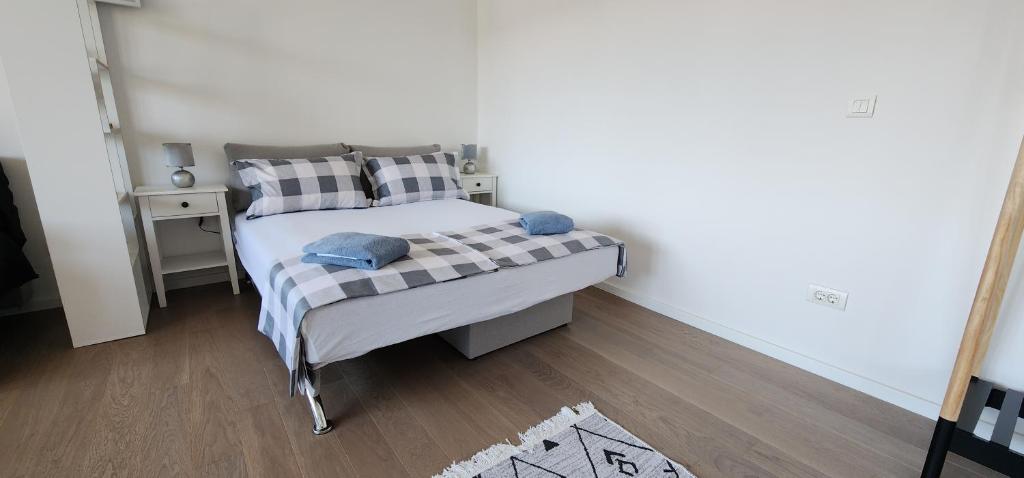 Studio Apartment Urban Haven - 4