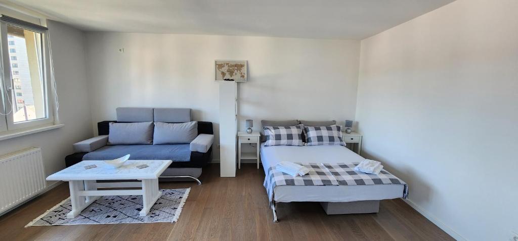 Studio Apartment Urban Haven - 3