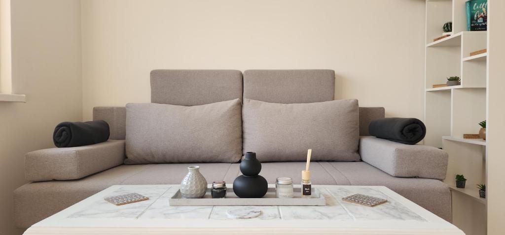 Studio Apartment Urban Haven - 2