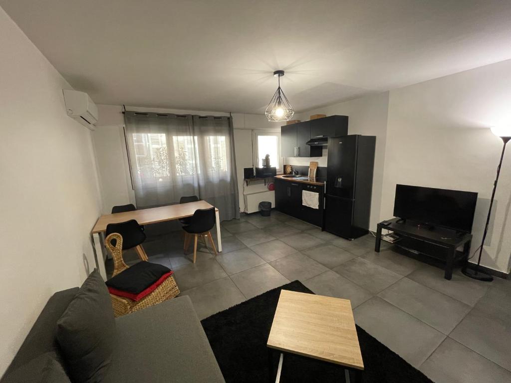 Appartement neuf et moderne face gare St Charles - 2