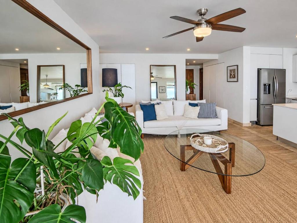 Lovely 3-bedroom beach front serviced apartment - 4