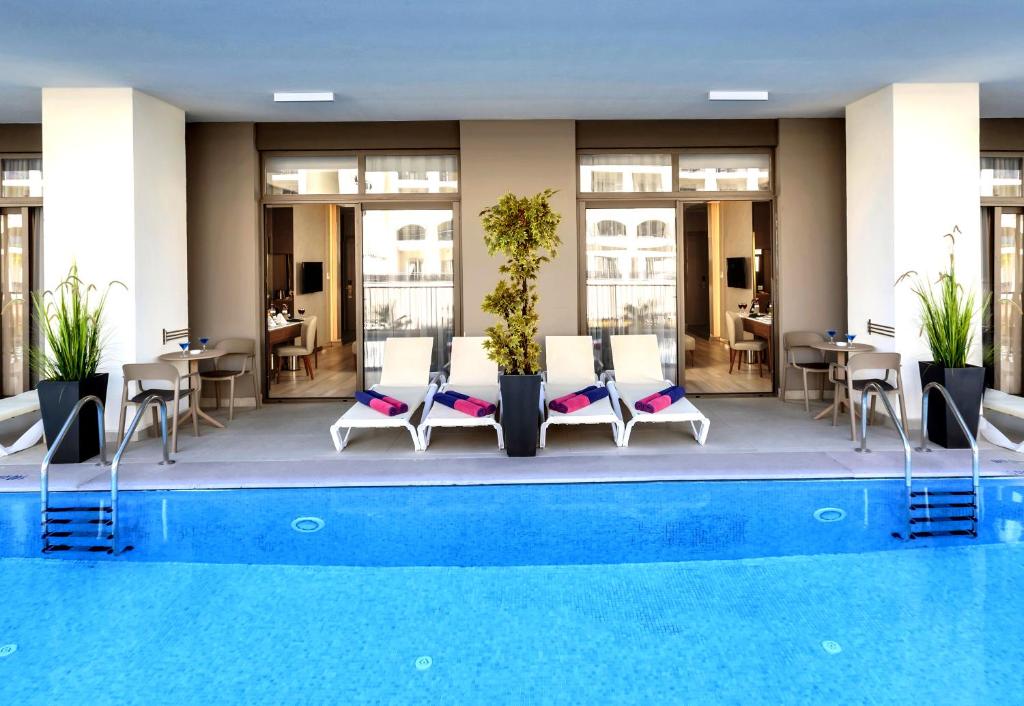 Riolavitas Resort & Spa — Swimming pool in Side