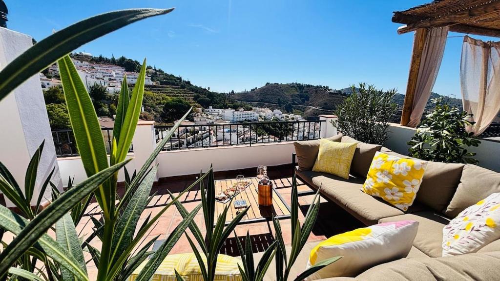 No14 Cómpeta, Townhouse with Mountain and Sea Views - 1