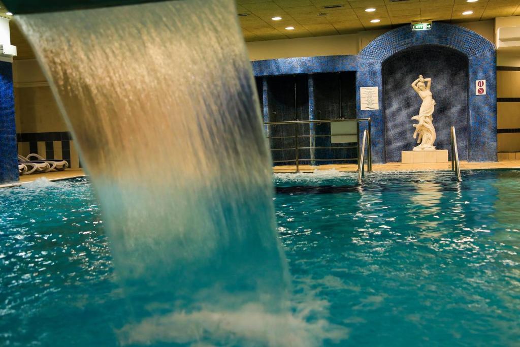 スイミングプール