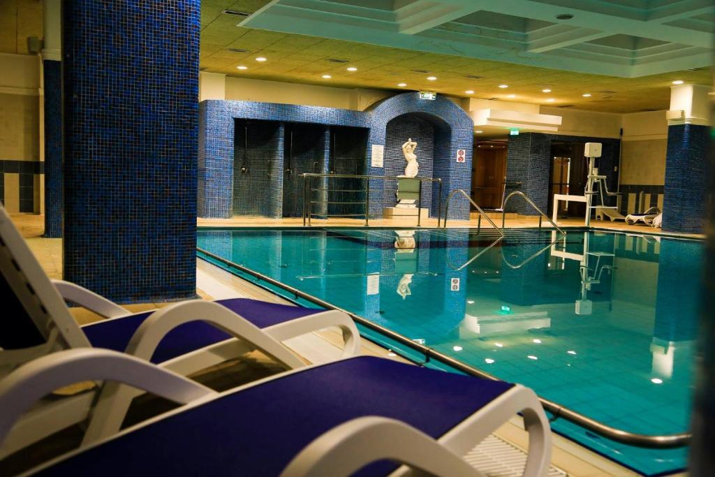 スイミングプール