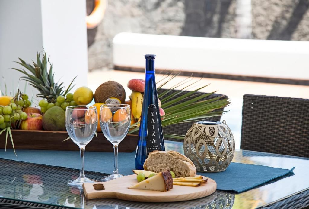 Charming Villa in Playa Blanca with Private Pool - 2