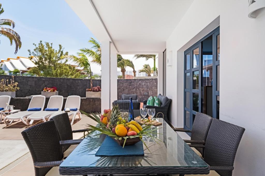 Charming Villa in Playa Blanca with Private Pool - 3