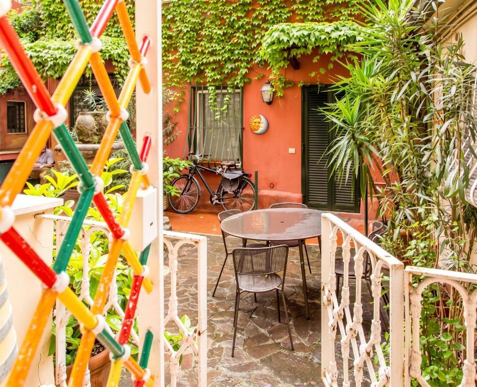 Charming Studio near the Colosseum in Rome, 45 m² with Balcony - 5