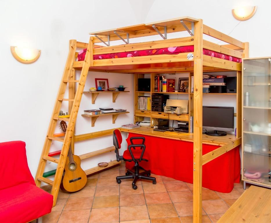 Charming Studio near the Colosseum in Rome, 45 m² with Balcony - 4