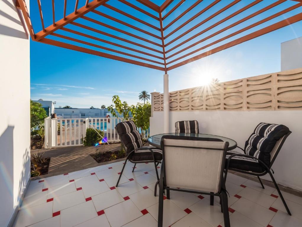 Charming Bungalow in Maspalomas with Shared Pool - 2