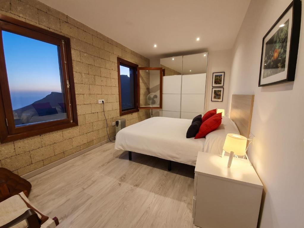 Spacious house in Arona with terrace and garden - 4