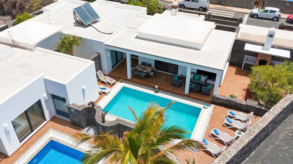 Elegant Villa near Playa Blanca, private pool, garden. - 1