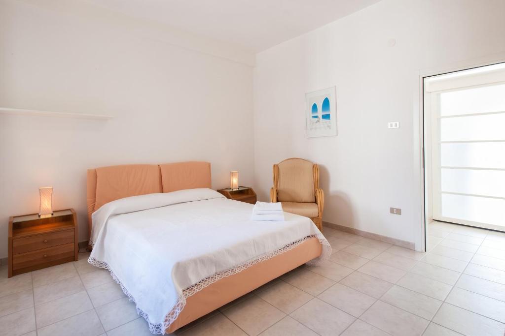 Charming apartment in Vieste with balcony and garden view - 2