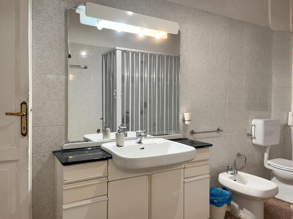 Charming Apartment in Genova - 70 m² - Parking Included - 5