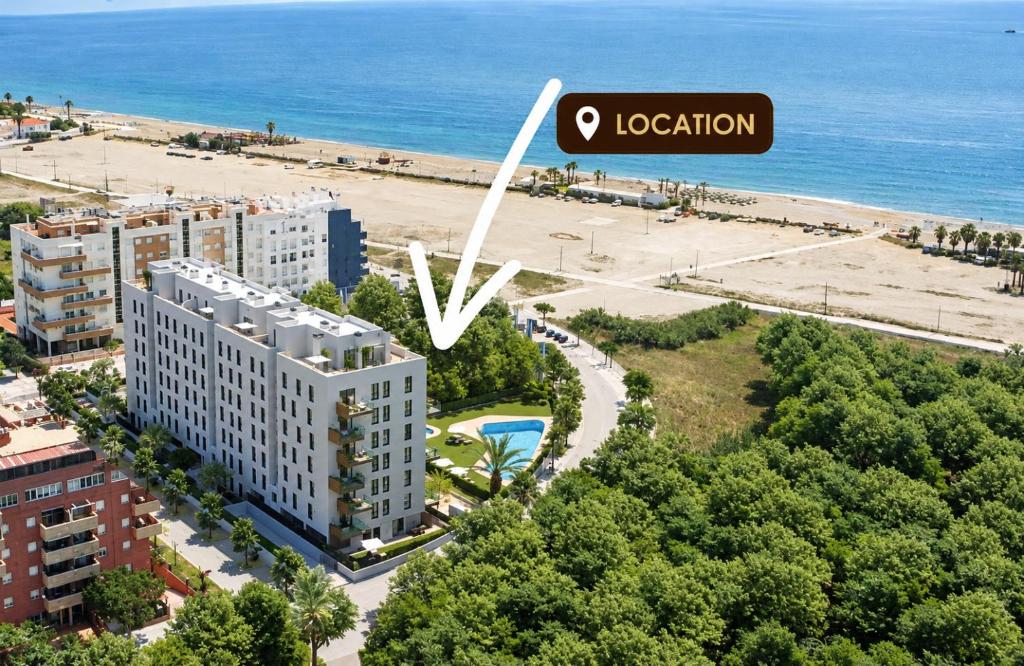 Golden Hour Costa del Sol -Steps from the Beach, Pool & Free Parking - 5