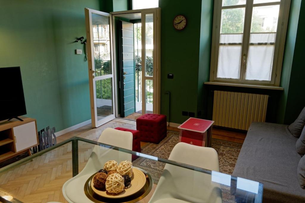 Designer two-room apartment surrounded by garden - 1