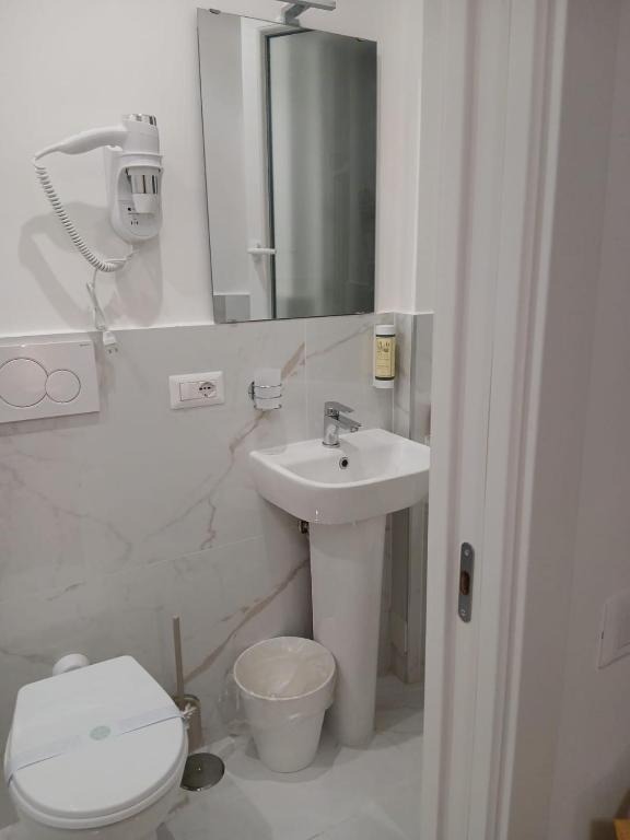 Rome Code Trastevere Guest House - 4