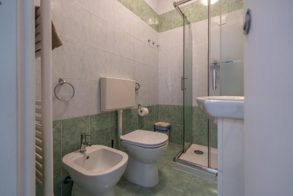 Rapallo Garden Retreat Private Parking & Relaxation - 5