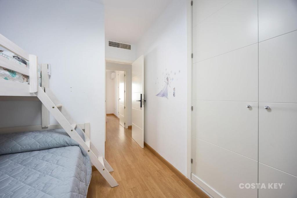 Barbate Promenade Apartment · Restaurants & Marina - 3