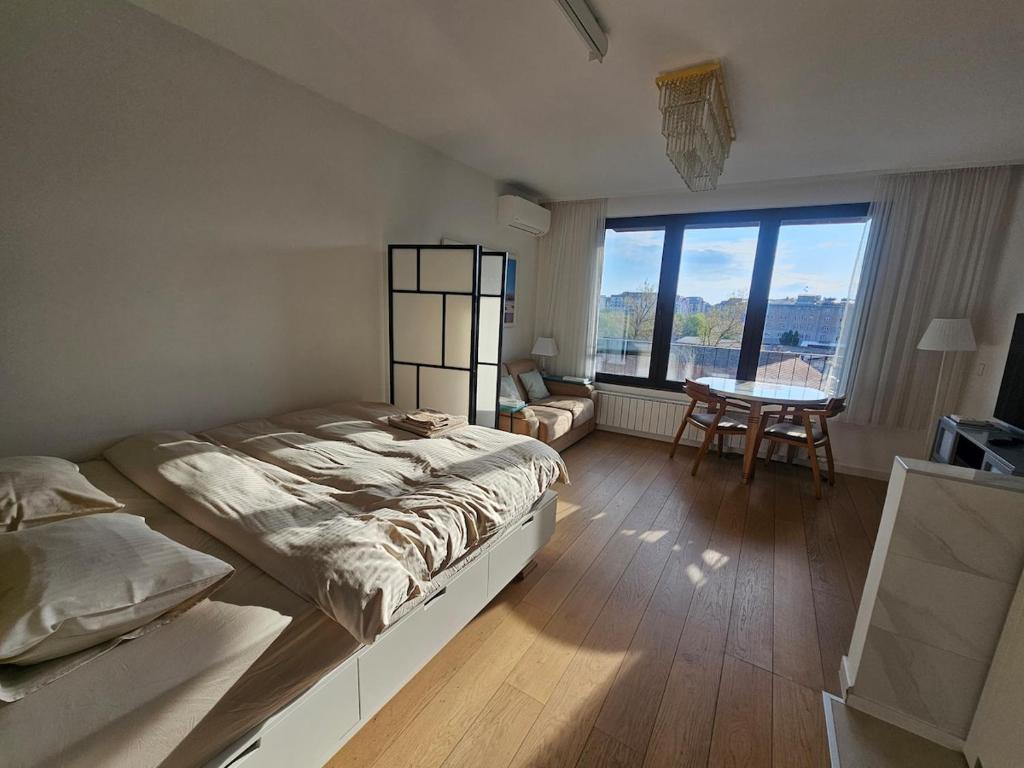 Danube River View Lounge 3 with Garage, K-District - 5