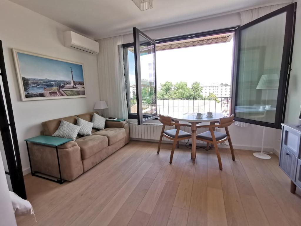 Danube River View Lounge 3 with Garage, K-District - 1
