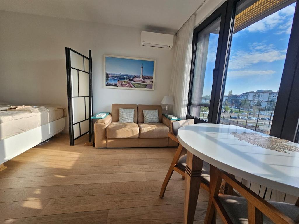 Danube River View Lounge 3 with Garage, K-District - 3