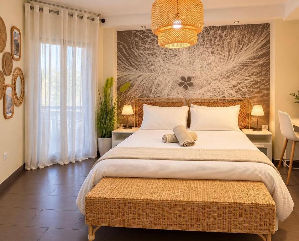 Vacation studio with balcony, pool and sea views - 5