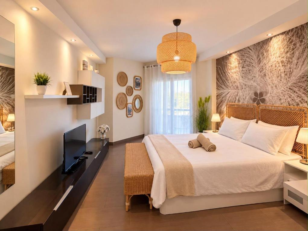 Vacation studio with balcony, pool and sea views - 3