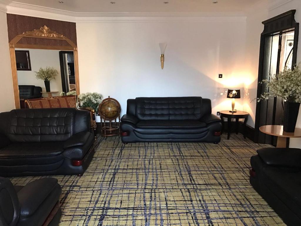 Harefield Manor Hotel photo