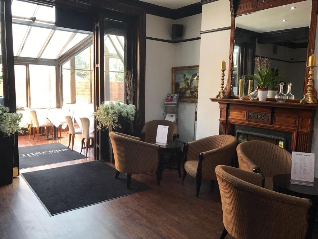 Bar/lounge, Harefield Manor Hotel in London