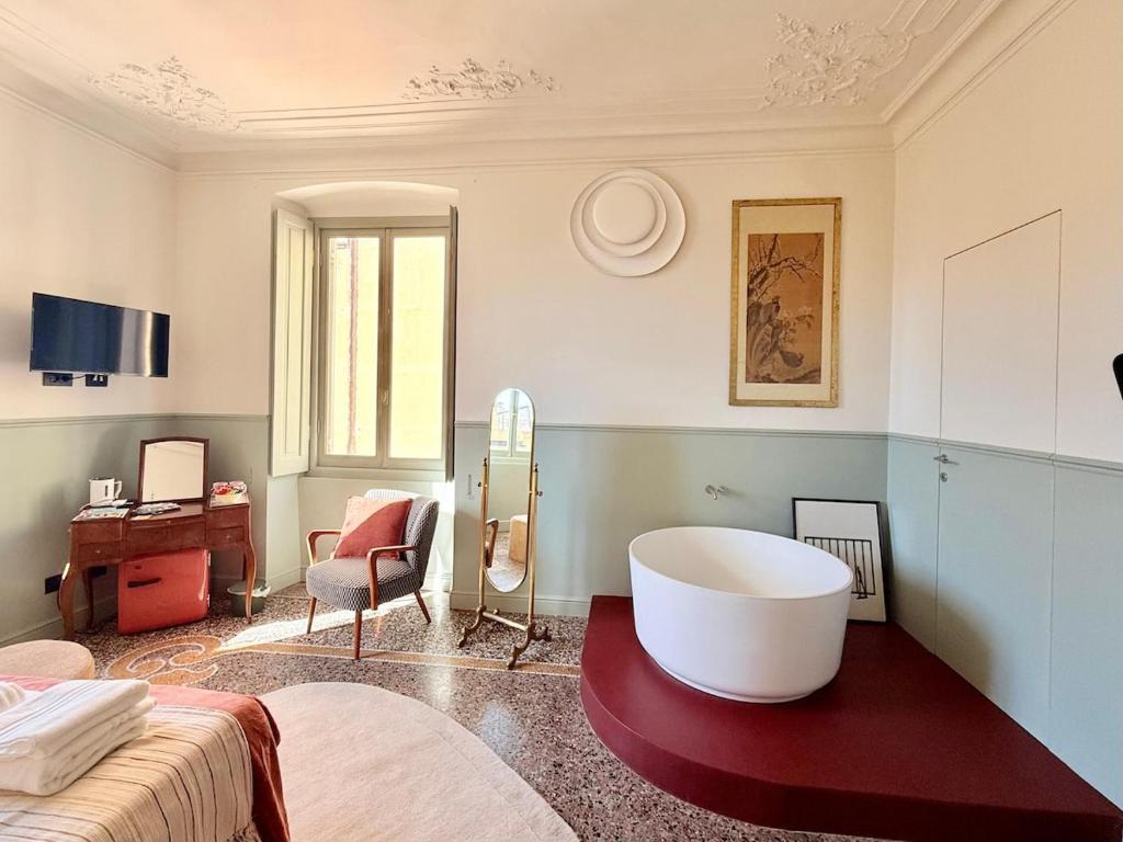 DallaPaola Suite in a historic building in Genoa - 2