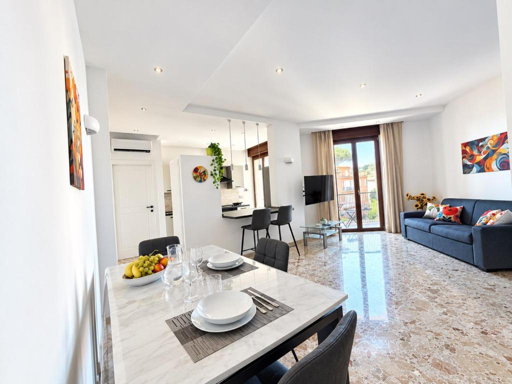 De Vivo Realty - Auralis Home - 2