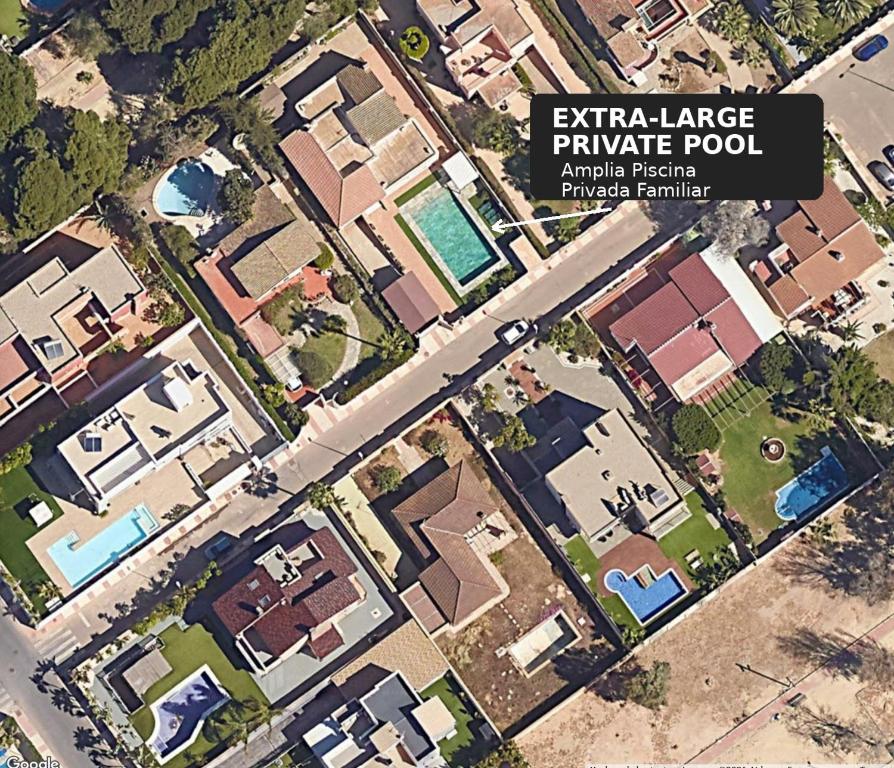 Roquetas de Mar Urbanisation villa with pool 3rd Line beach - 2