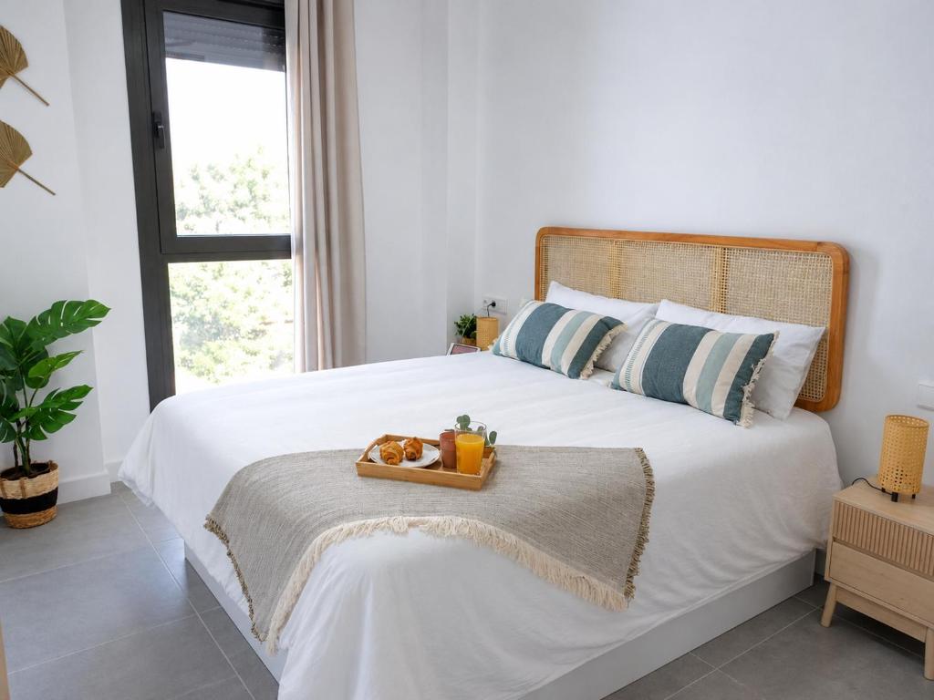 Golden Hour Costa del Sol -Steps from the Beach, Pool & Free Parking - 4