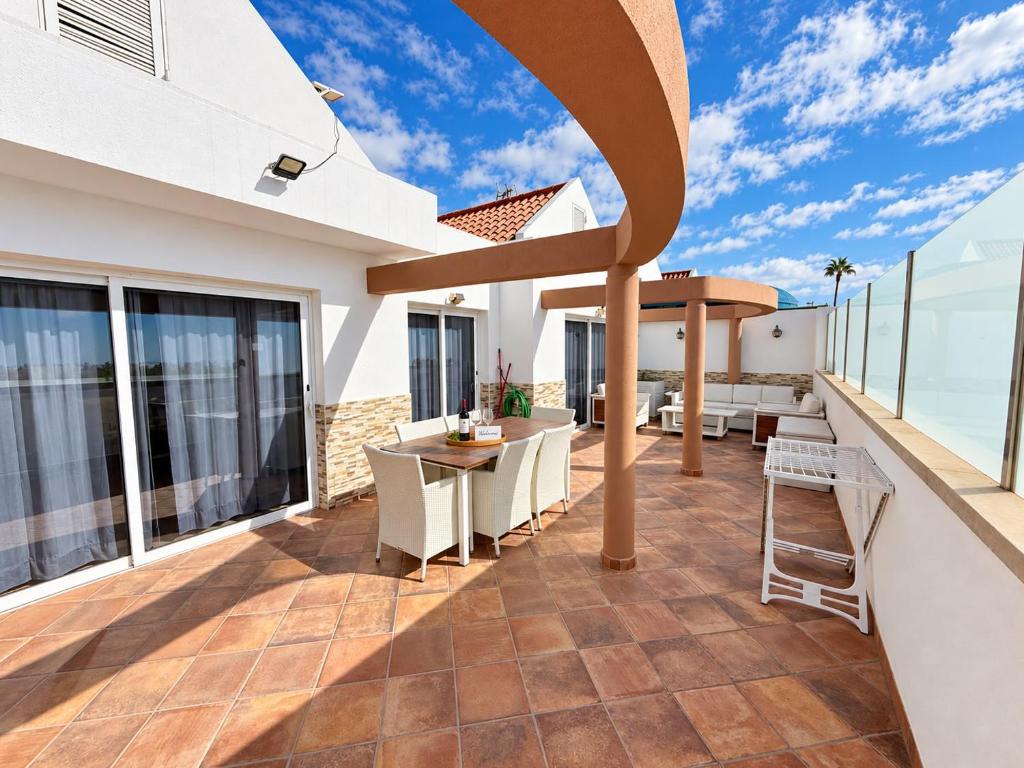 Villa Maravillosa Maspalomas 3BR with Terrace by Canarias Prime Homes - 1