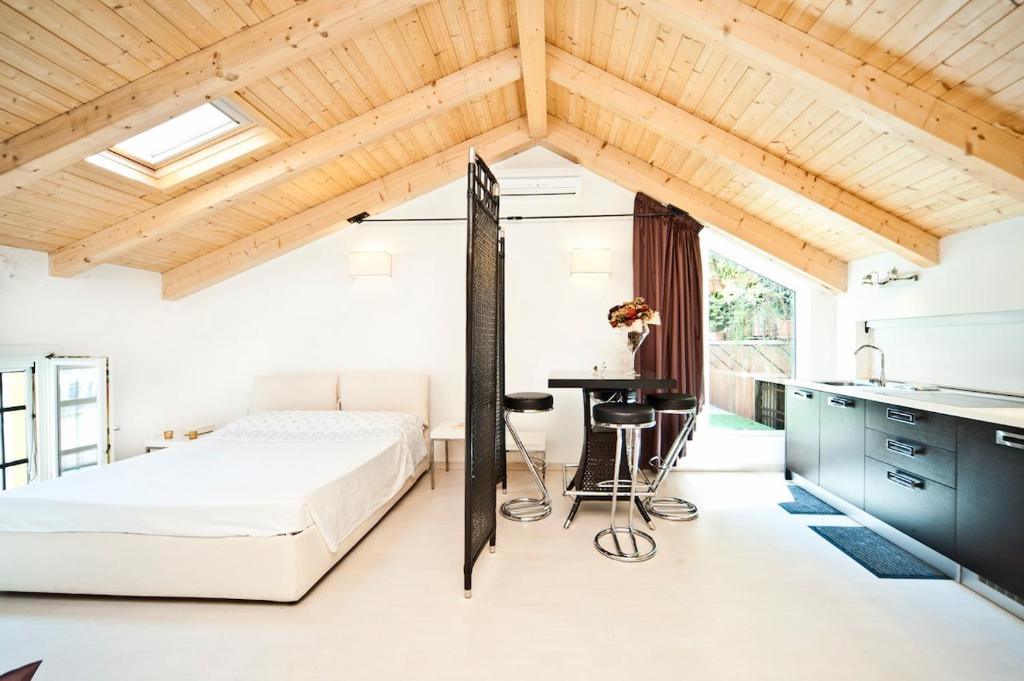 Rialto - bright roof studio - 1